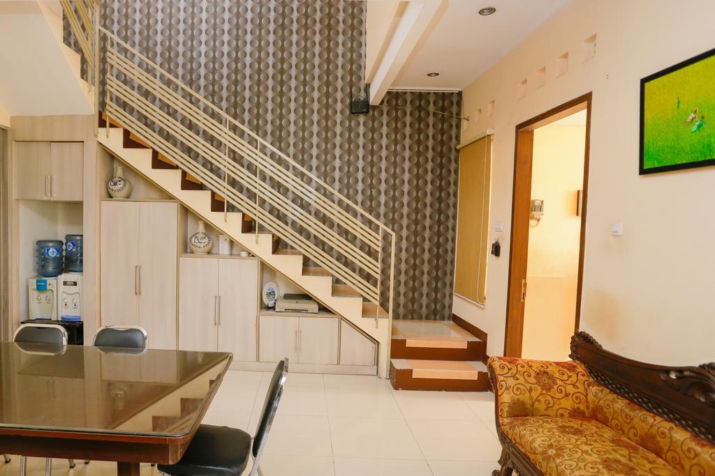 Reddoorz Plus @ Candrawulan Buahbatu Bandung Bagian luar foto